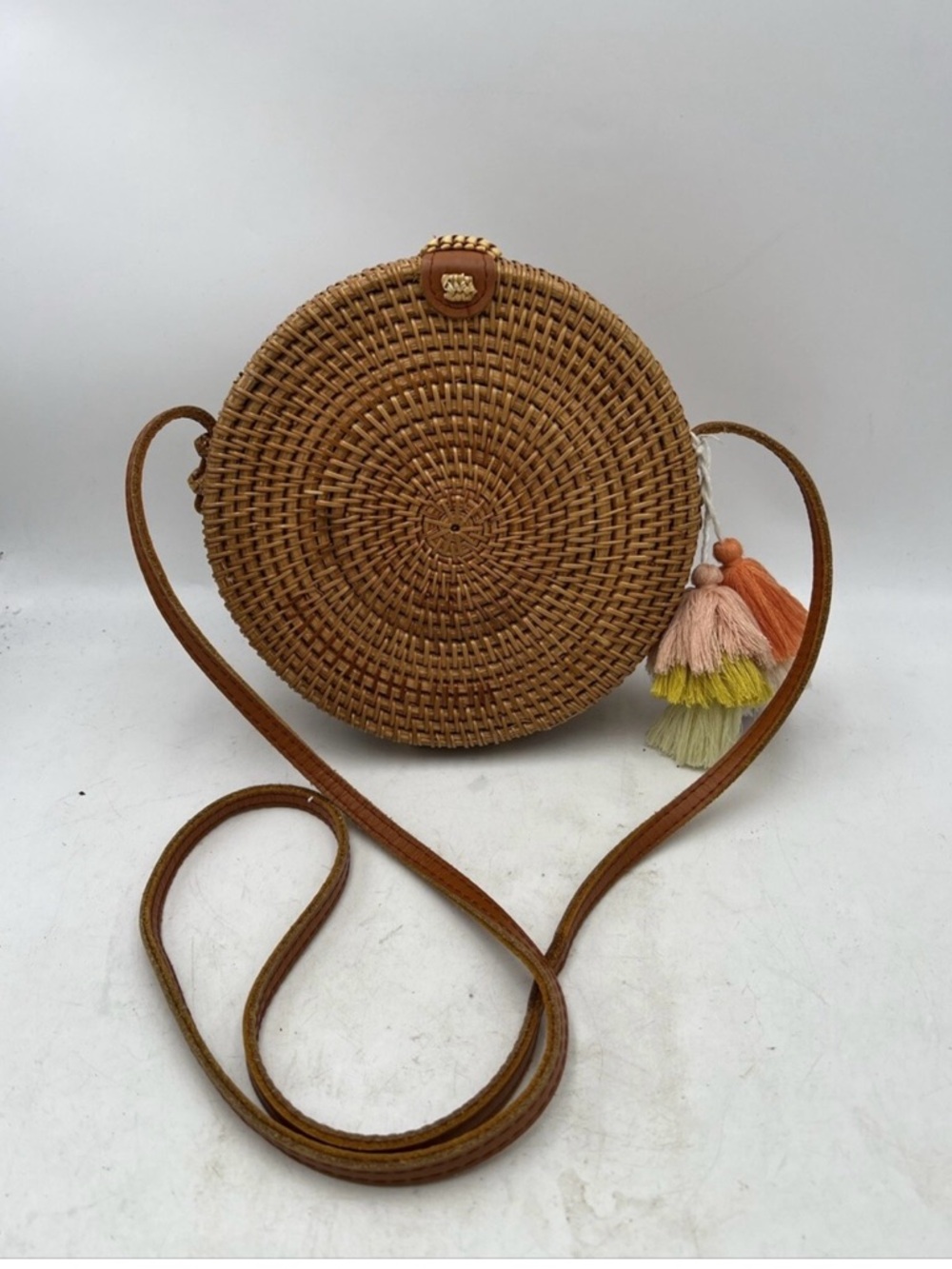 Round Woven Rattan Crossbody Bag w/ Tassel Charm – Boho Summer